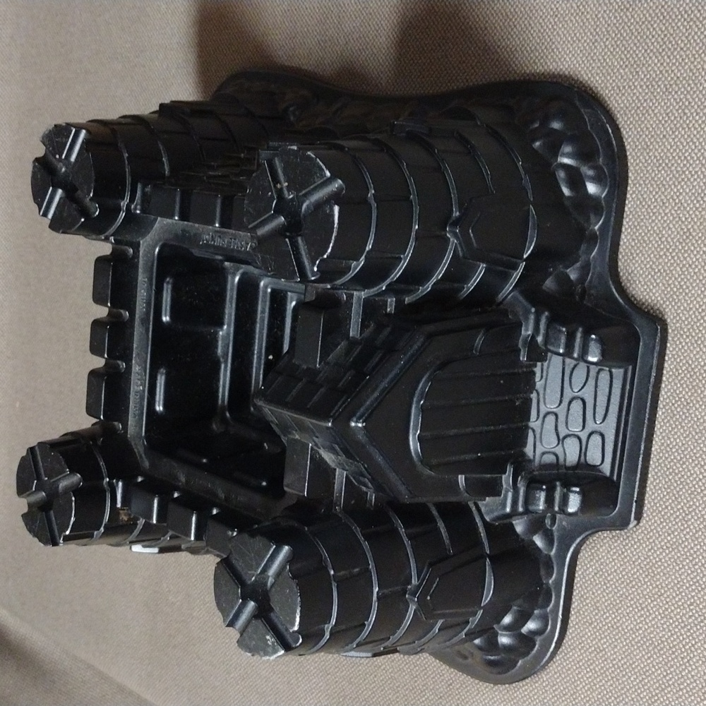 NORDIC WARE castle bundt pan